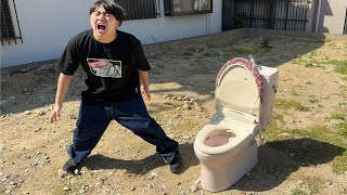 友達の家のトイレを外に設置してみた【ドッキリ】